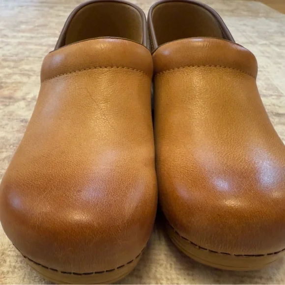 Dansko Professional Clog 
Honey Distressed - Picture 8 of 12